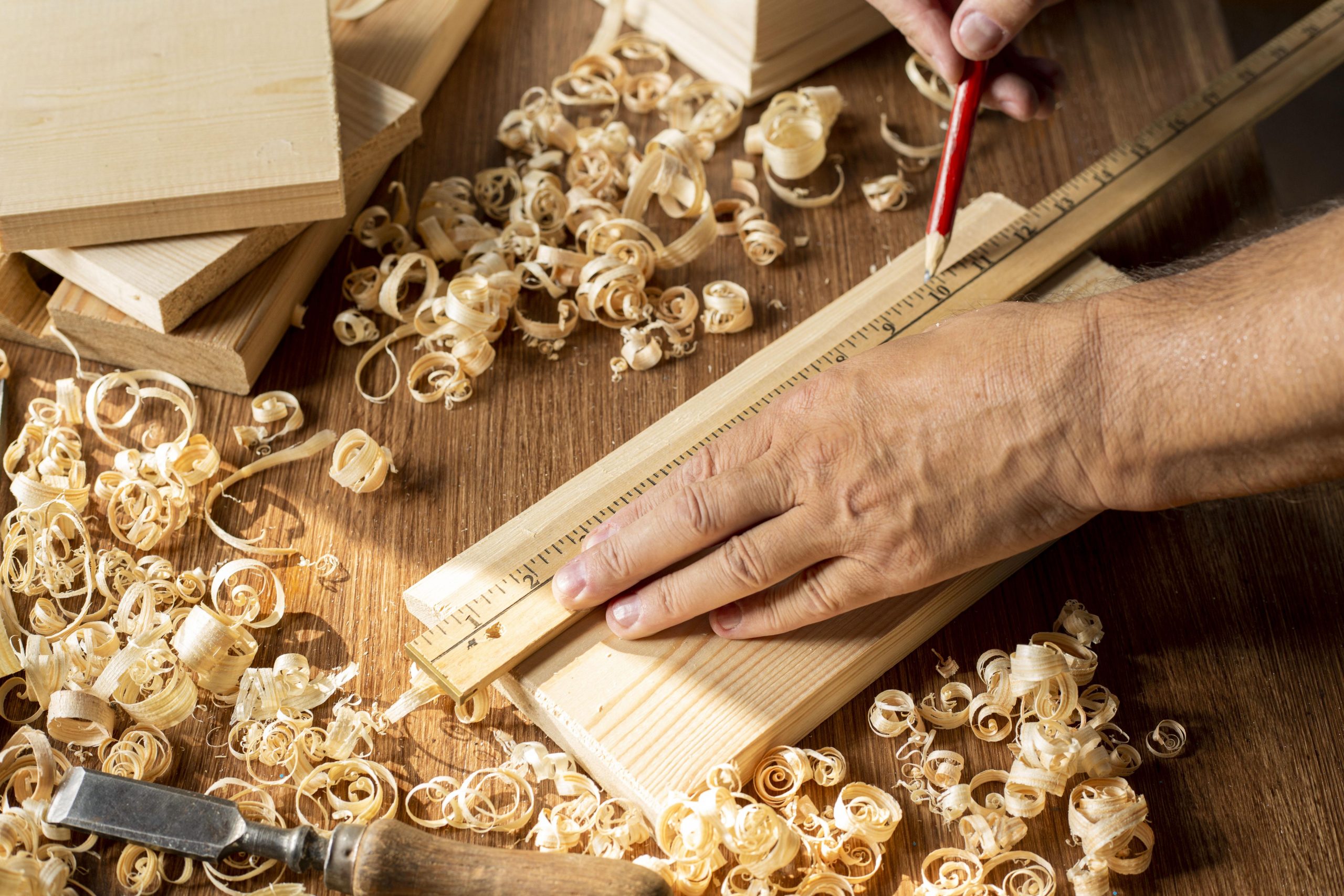 carpenter-working-piece-wood-with-pencil